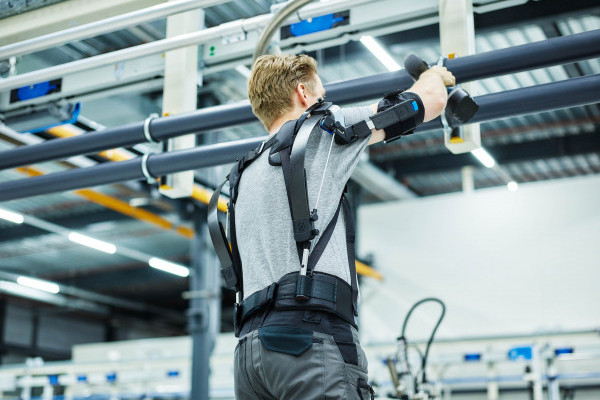 Esoscheletro per lavoro: Skelex esoscheletro per lavori pesanti