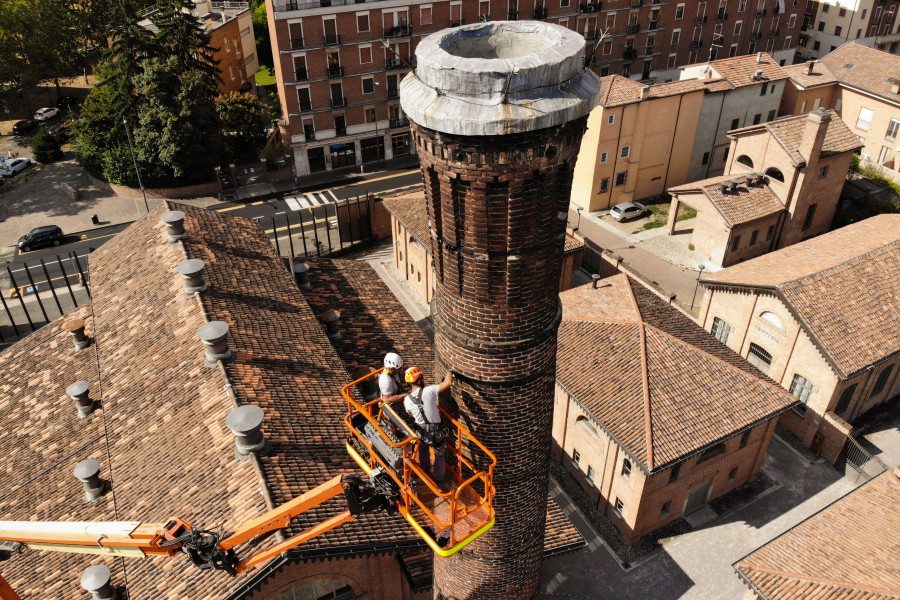 Ex Macello Piacenza: manutenzione straordinaria alla ciminiera Ex Macello Piacenza: manutenzione straordinaria alla ciminiera