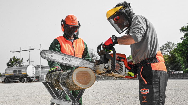 Lavoratori addetti all'utilizzo di motoseghe e decespugliatori
